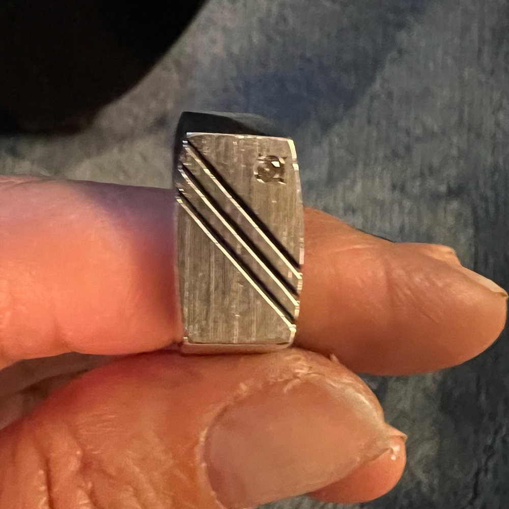 Sterling silver ring w real diamond
